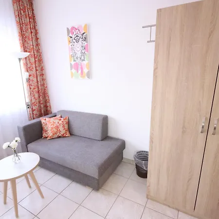 Biedermeier Апартаменты Бад-Кроцинген